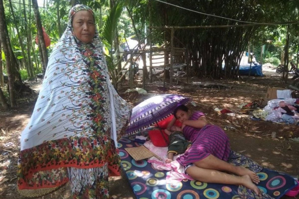 Dua pekan di pengungsian, pasangan Arsunah-Arsudin berharap hunian sementara dibangun