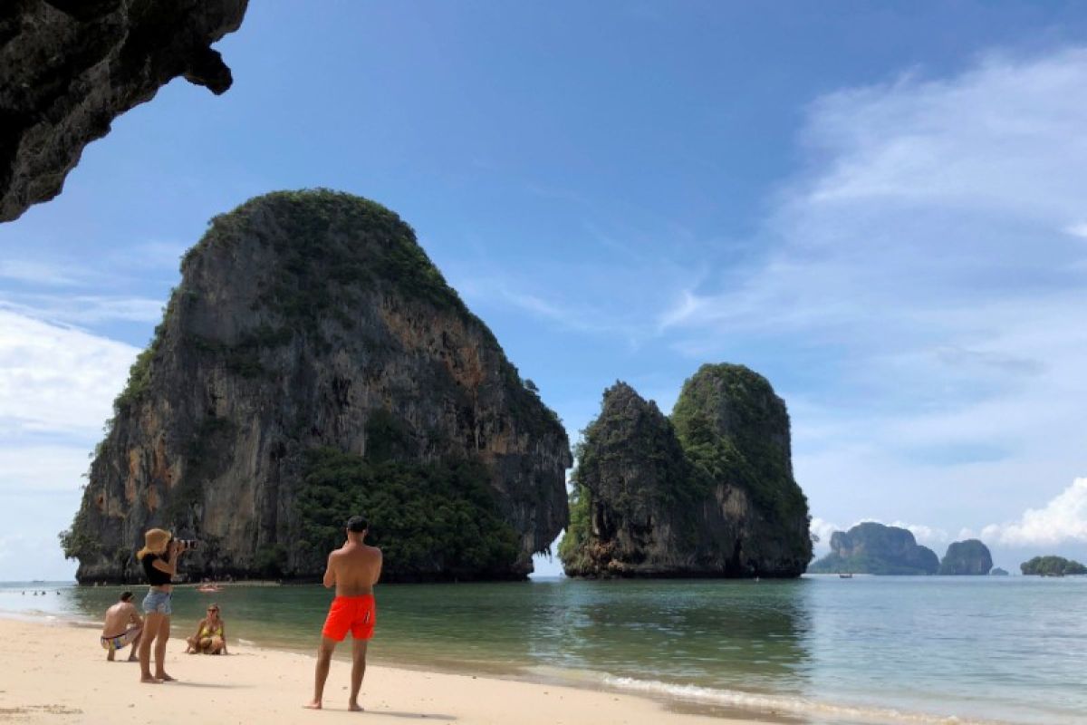 Akibat virus corona, Thailand prediksi jumlah turis China turun jutaan