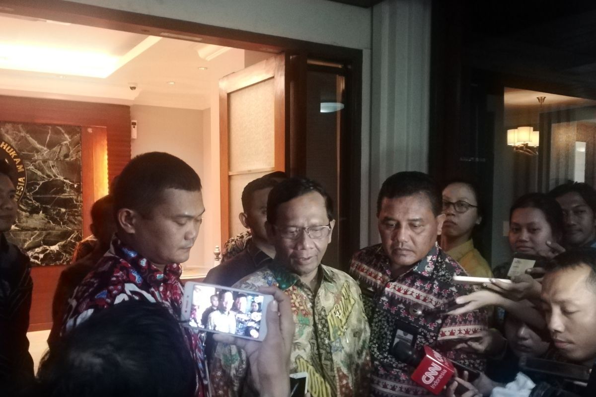 Mahfud: Soal Corona, belum perlu tindakan darurat di Indonesia