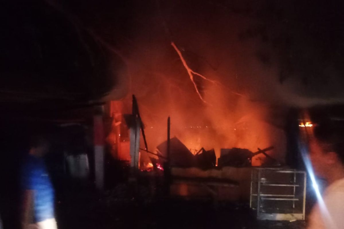 Pemilik kios dan bengkel di Ambon mengalami rugi jutaan rupiah akibat kebakaran