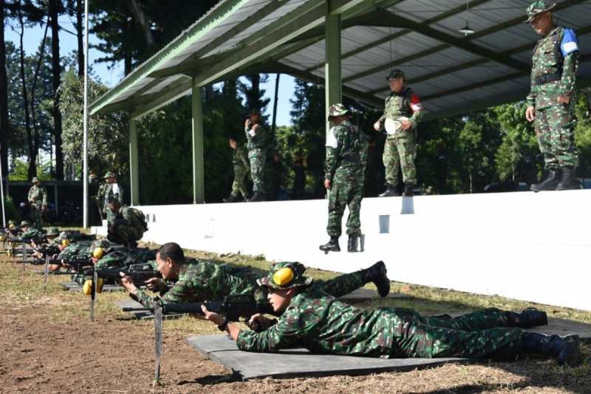 150 prajurit Akmil ikuti latihan menembak di Magelang