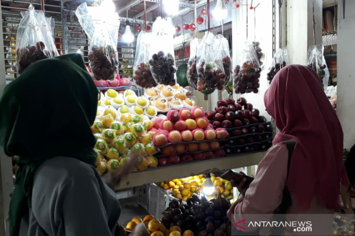 Penjualan buah asal China di Solo tidak terganggu Corona