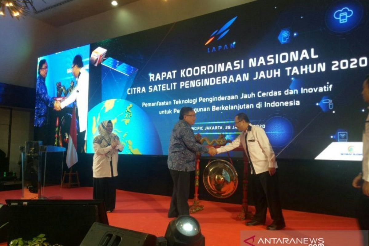 Menristek Bambang Brodjonegoro harap LAPAN kembangkan satelit untuk pertahanan dan komersial