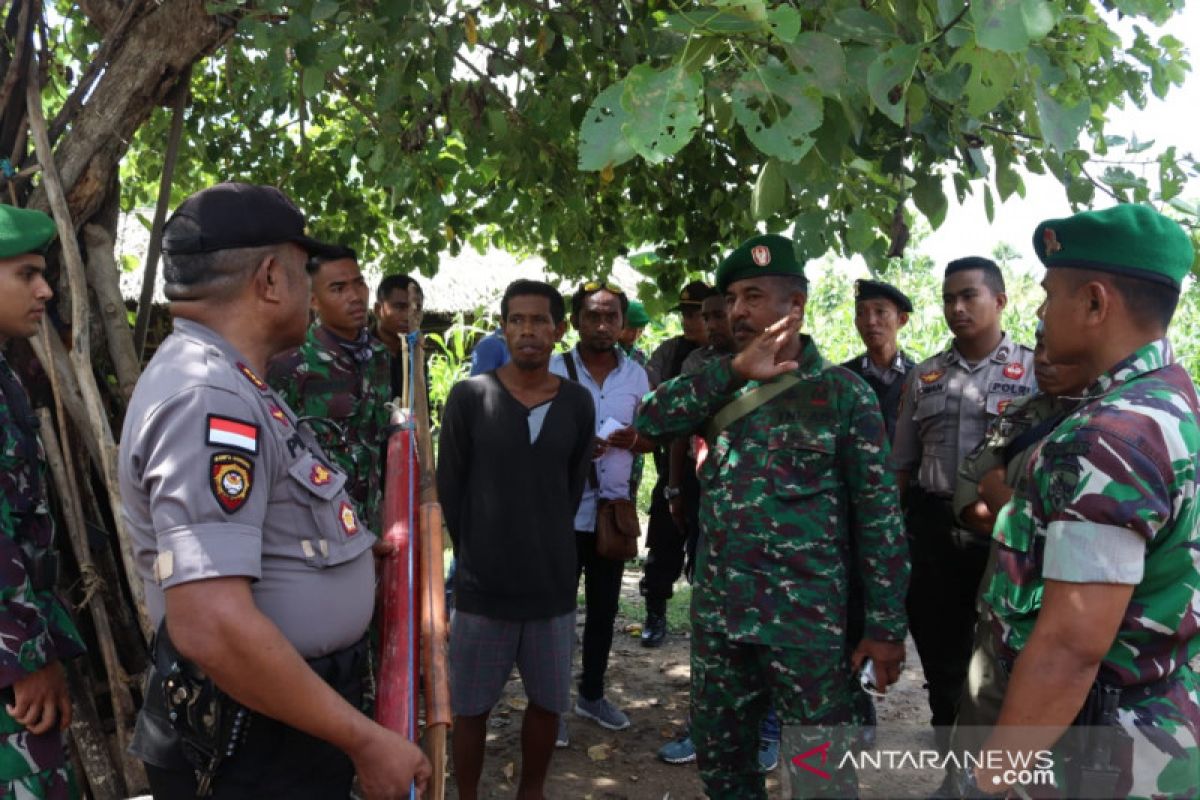 Polisi-TNI gelar sweeping di Desa Manusak