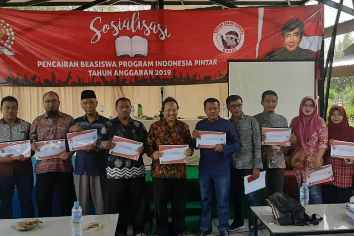 PDI Perjuangan Surabaya sosialisasi program pendidikan Jokowi dan Risma