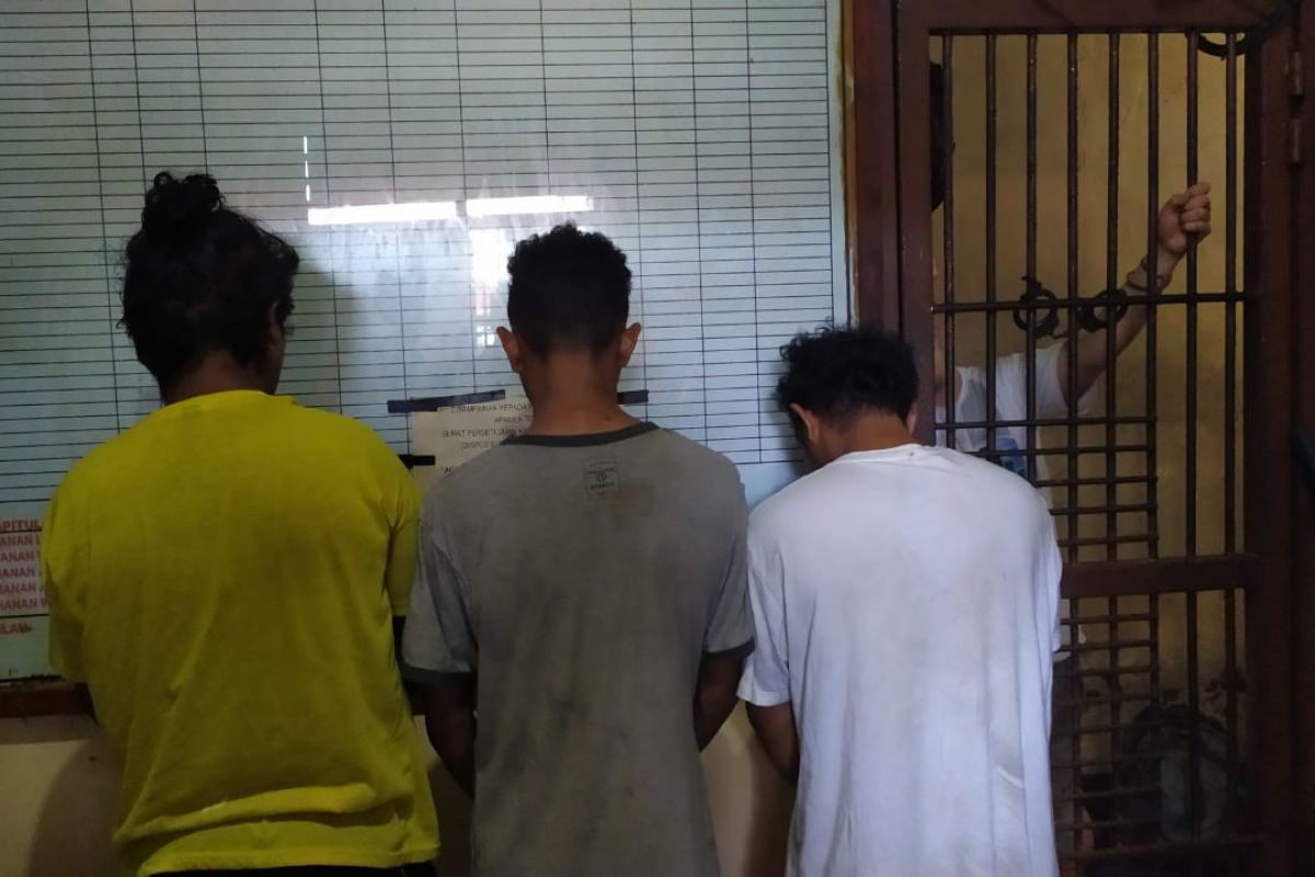 Tiga pelaku penganiayaan di Pantai Holtekamp serahkan diri