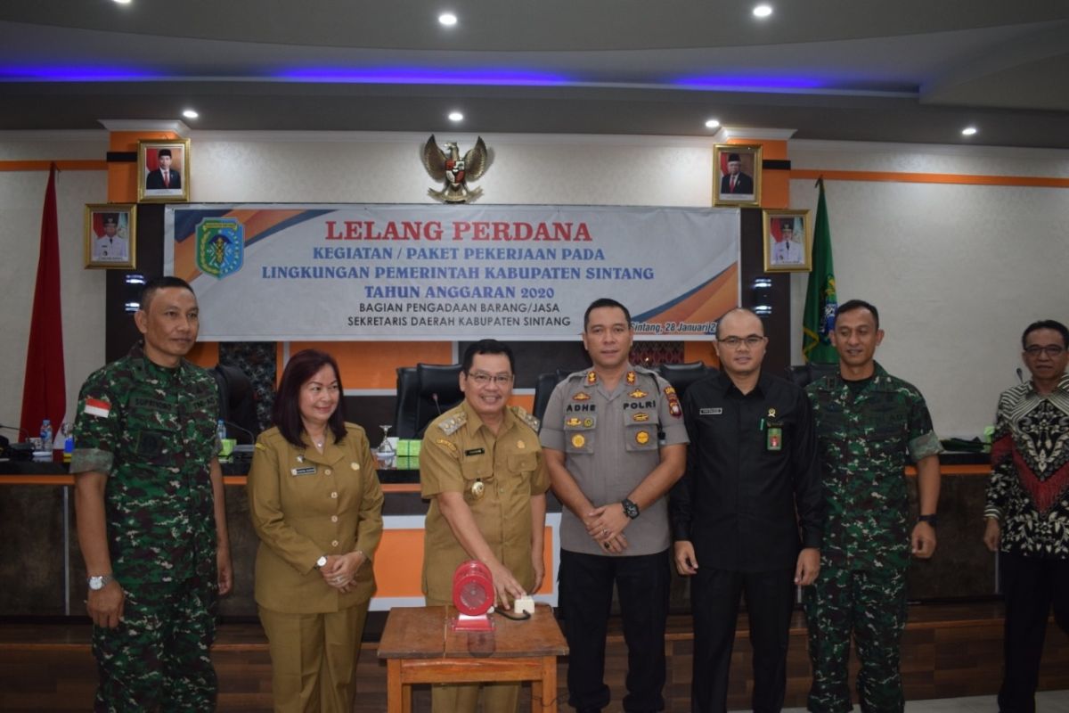 Sintang lelang perdana proyek APBD Tahun 2020