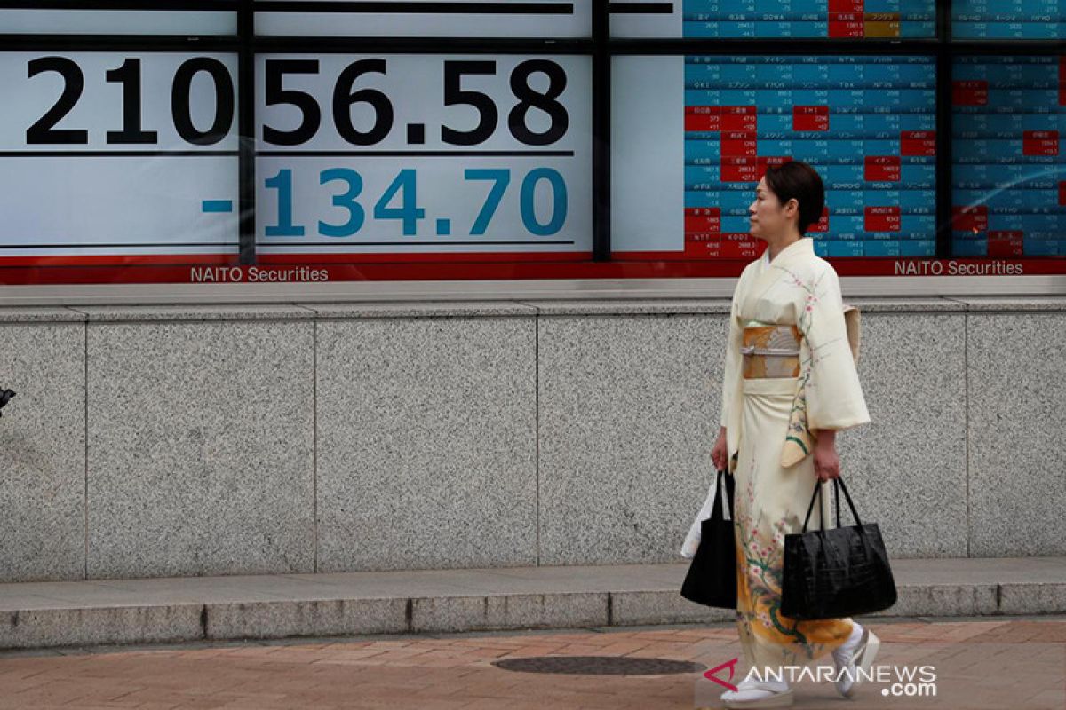 Saham Tokyo dibuka merosot, ikuti kejatuhan Wall Street