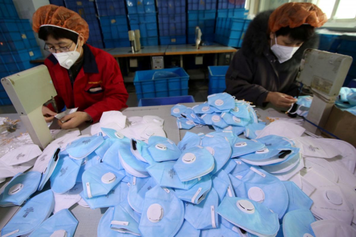 Sebuah apotek di China didenda karena naikkan harga masker