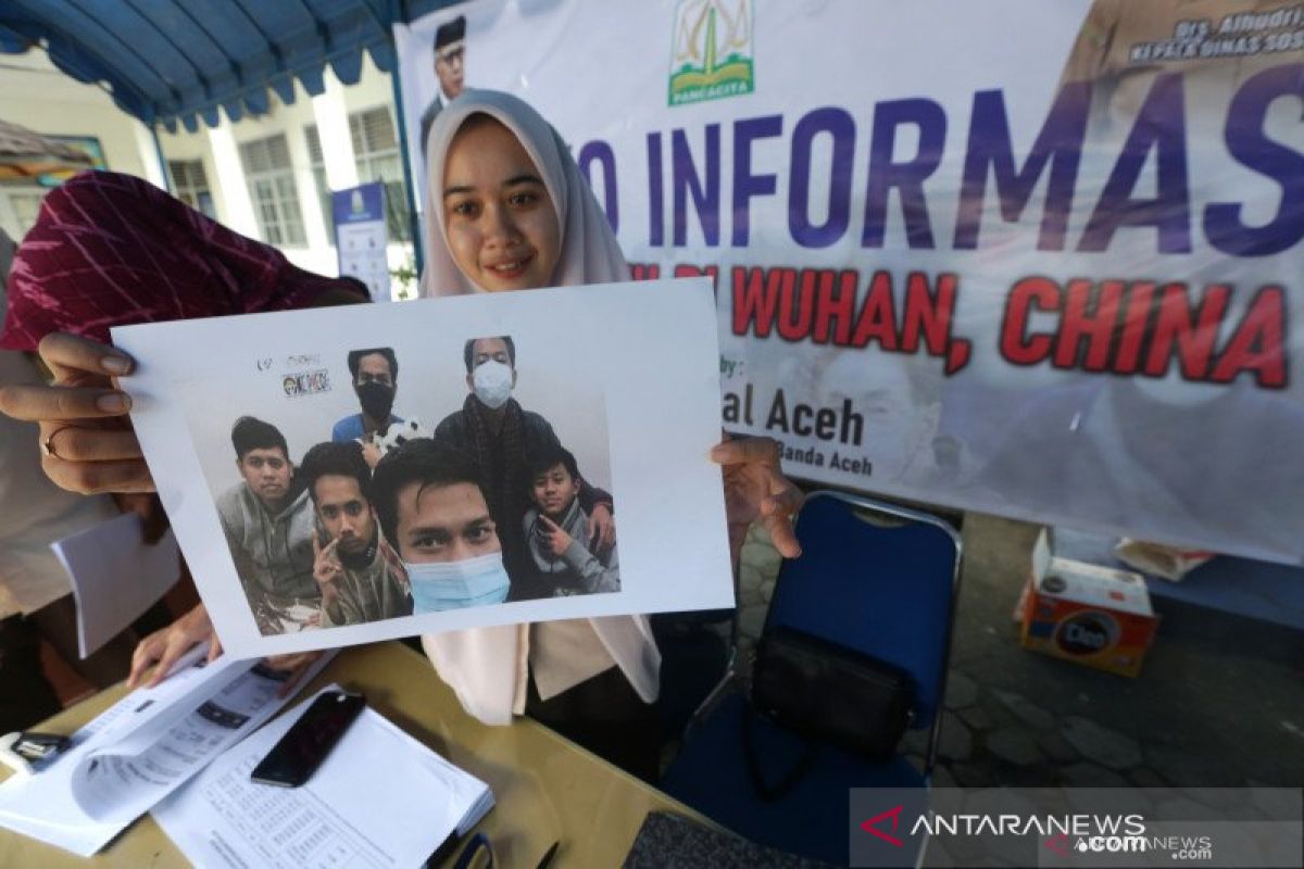 Aceh govt transfers Rp50-million aid for its students in Wuhan