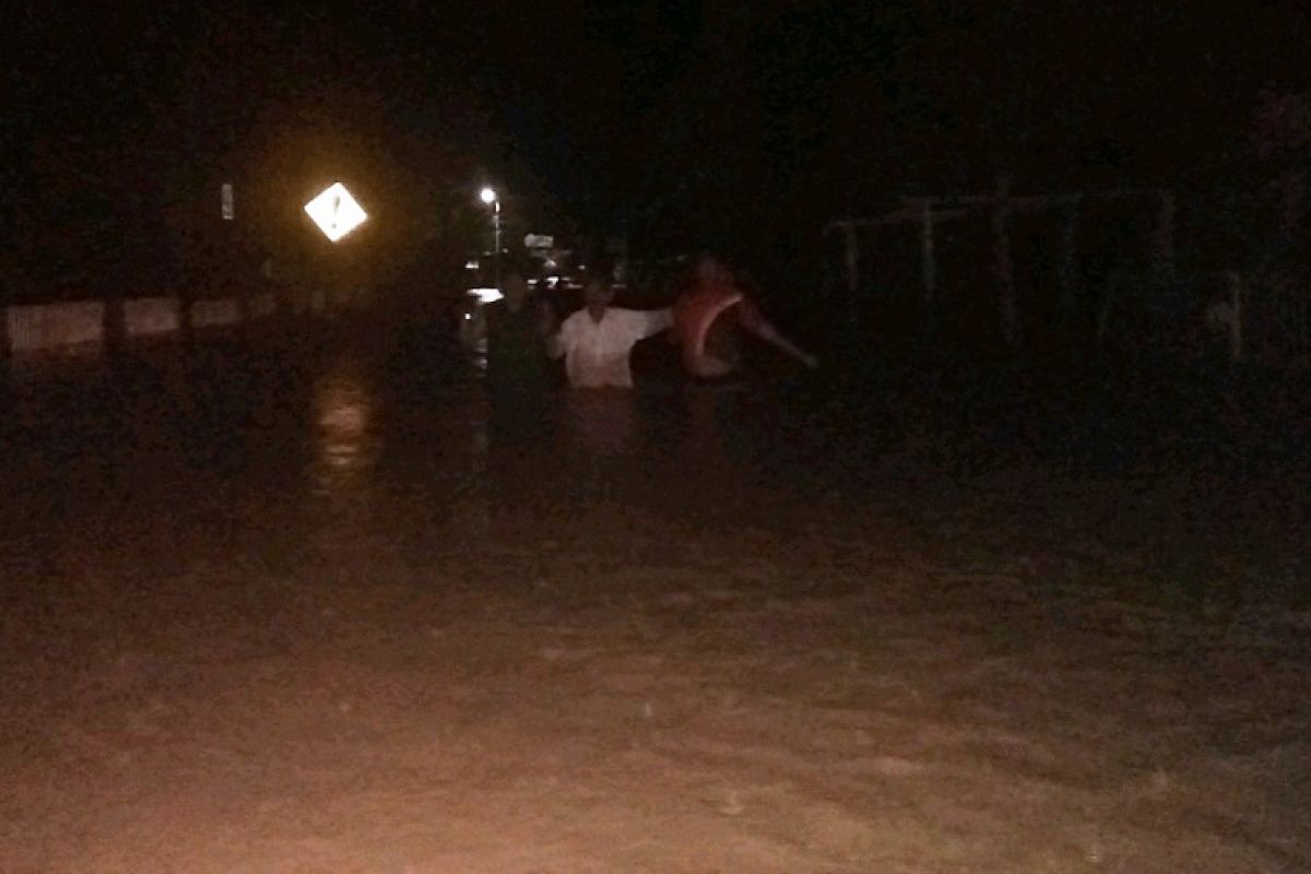 Diduga tanggul jebol, Barus dilanda banjir