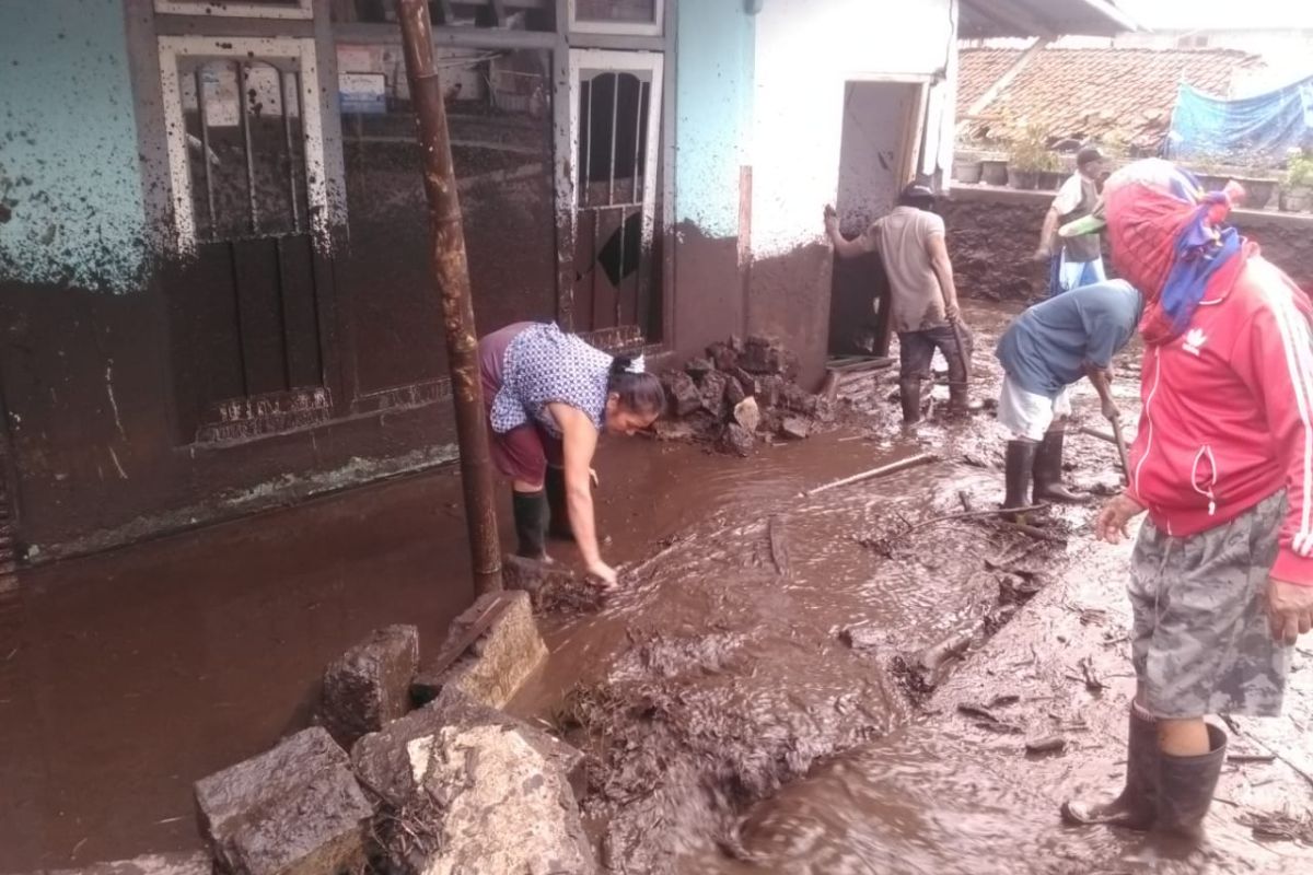 Banjir bandang di Bondowoso akibatkan dua warga terluka