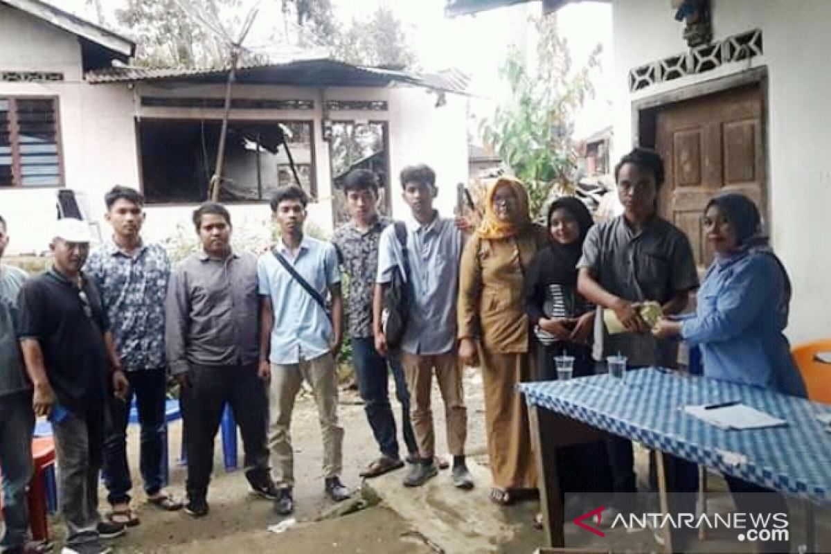 Organisasi mahasiswa kedaerahan salurkan bantuan korban kebakaran Marancar