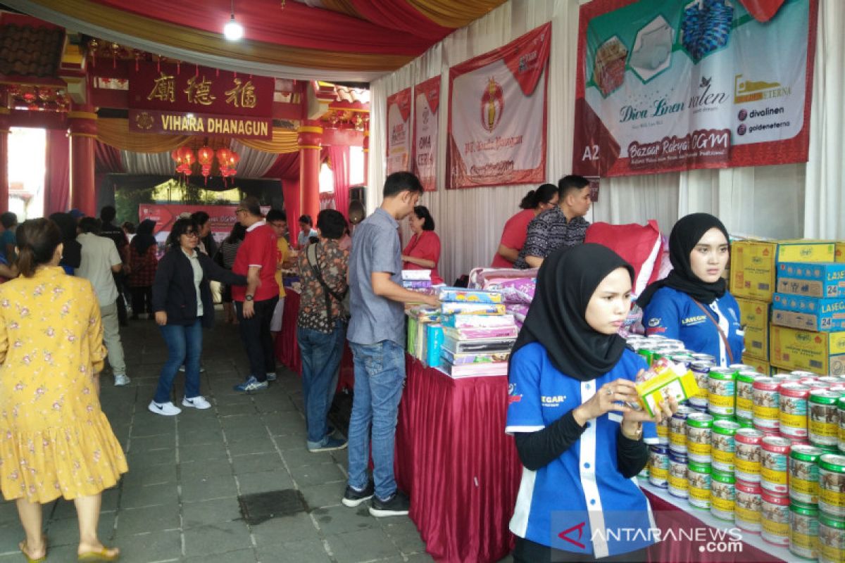 Vihara Dhanagun Kota Bogor gelar bazaar rakyat