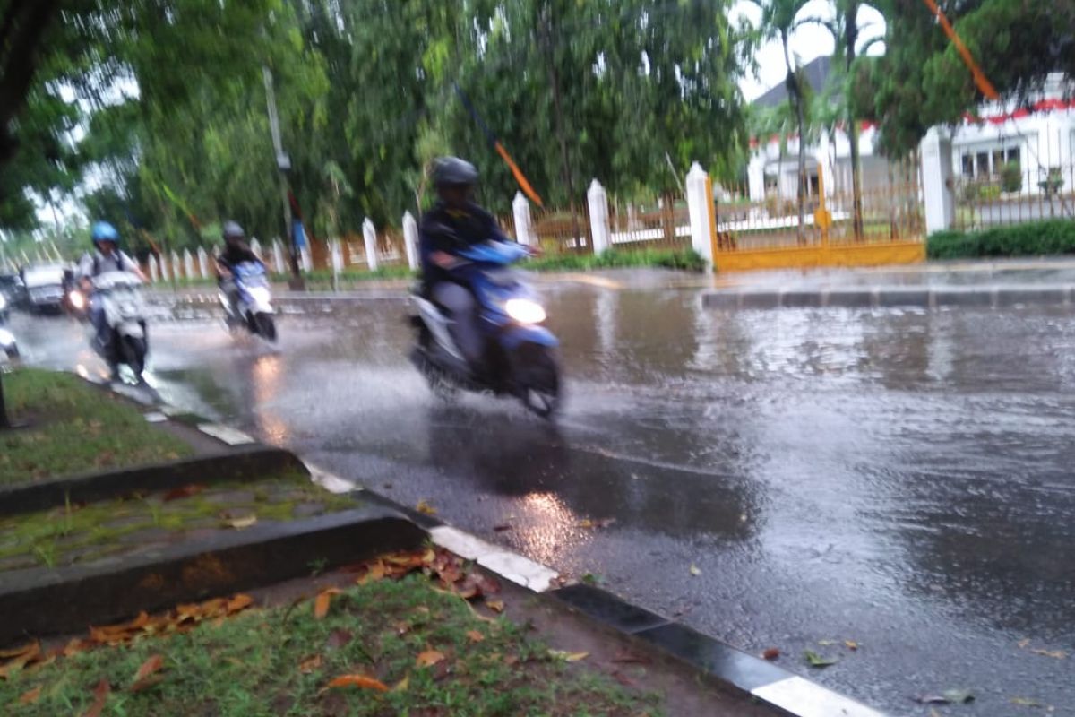 Banjir melanda kawasan depan rumah Dinas Bupati Langkat