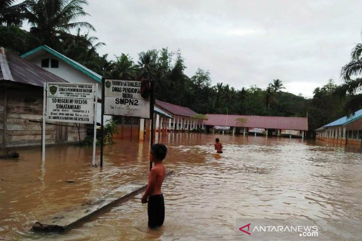 Ratusan siswa di Tapsel diliburkan akibat banjir