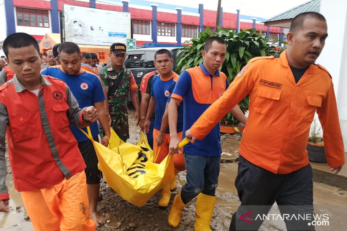 Korban meninggal akibat banjir di Tapanuli Tengah bertambah jadi 6 orang