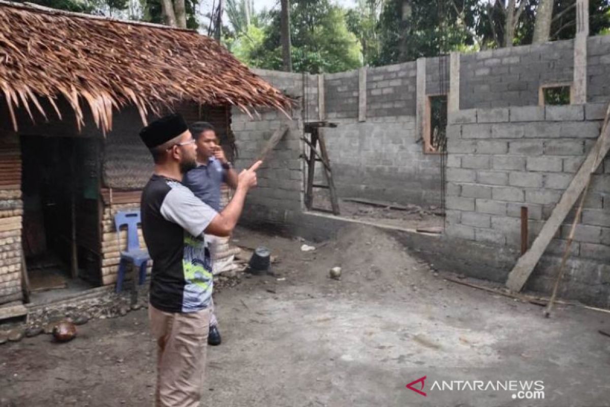 Wabup Abdya tinjau pembangunan rumah dhuafa