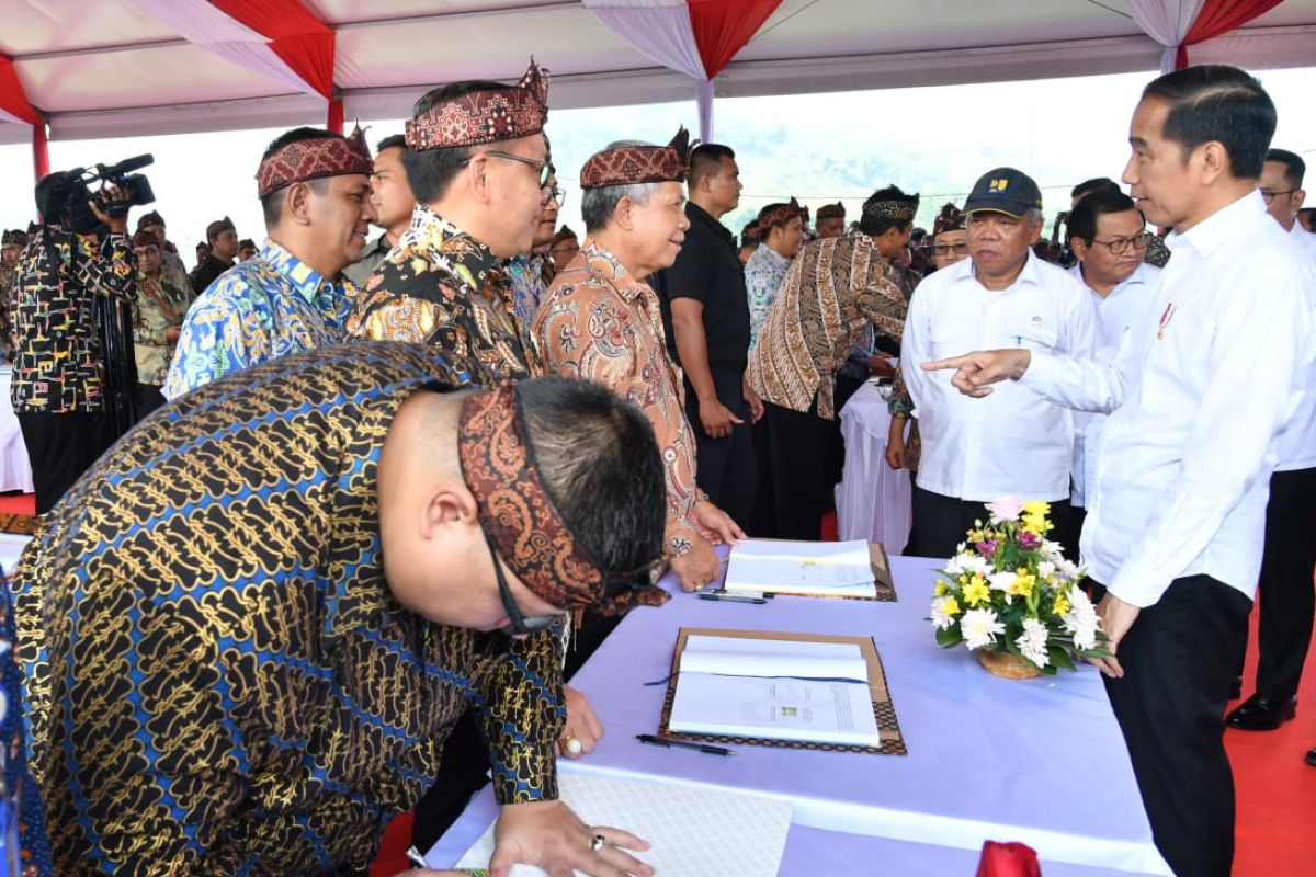 Presiden Jokowi apresiasi Kementerian PUPR lakukan kontrak proyek pada awal tahun