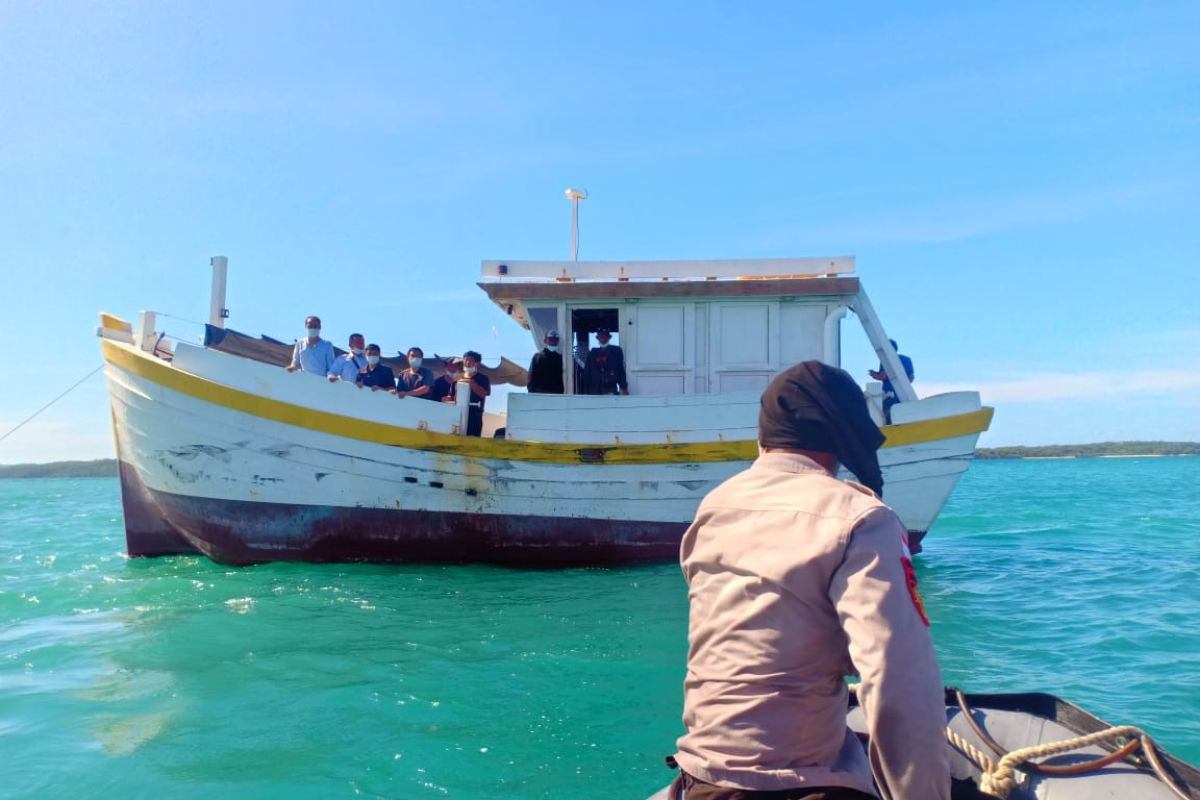 Polisi NTT periksa dua pria terduga penyelundupan enam WNA asal China