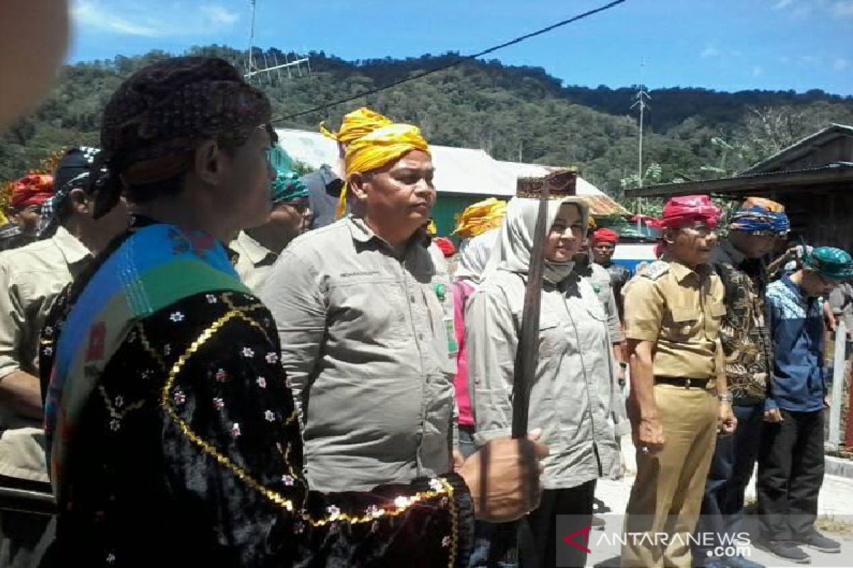 Bupati janji akan  bangun jalan lingkar Danau Lindu