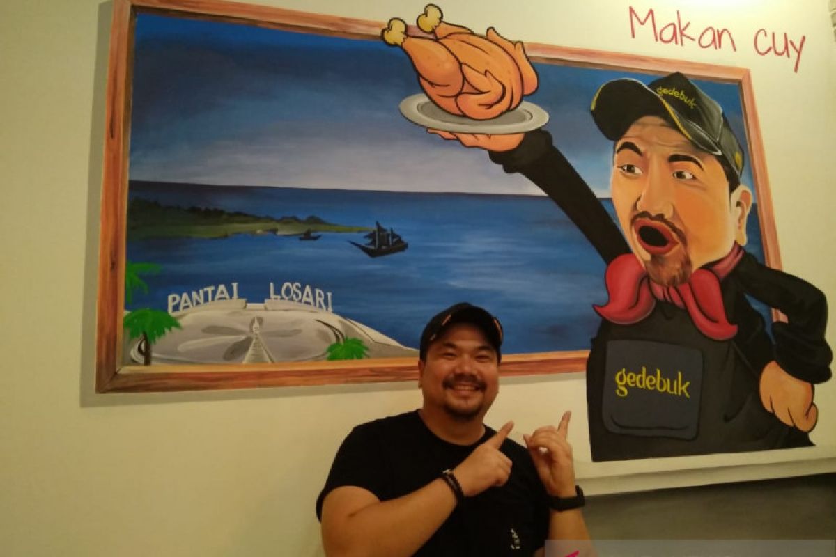 Foodvlogger Nex Carlos kembangkan bisnis kuliner "Ayam Gedebuk" di Makassar