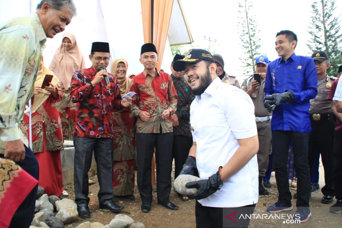 SMAN 2 Padang Panjang rayakan HUT dan mulai pembangunan mushala