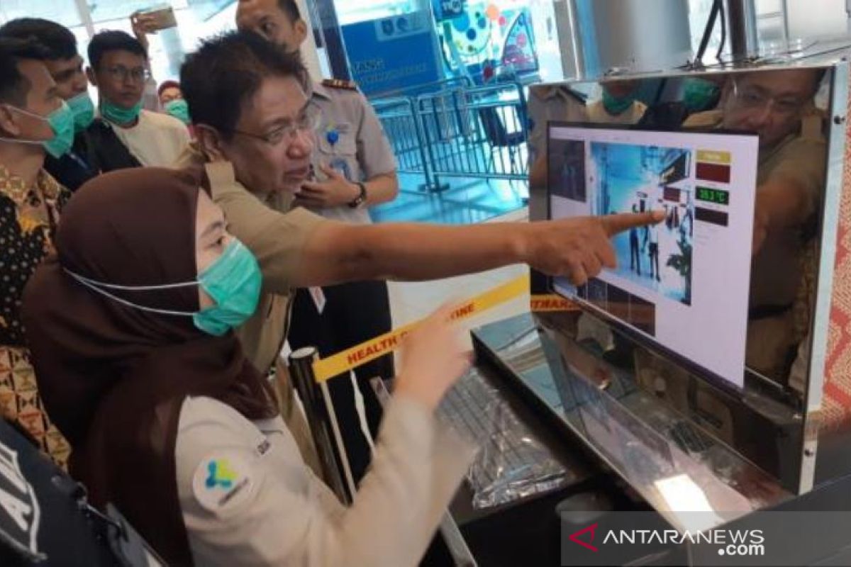 Dinkes Babel tinjau cara kerja thermal scanner di Bandara Depati Amir