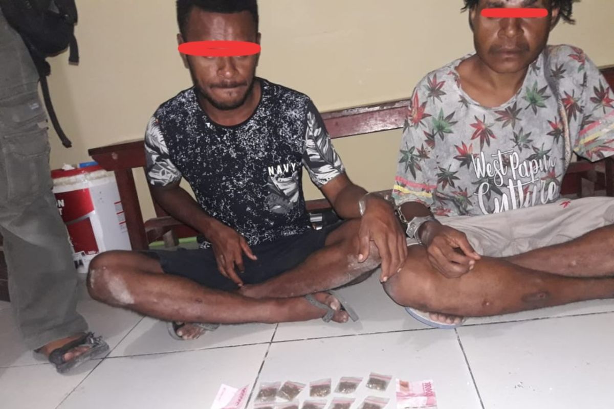 Polres Keerom tangkap dua pengedar Narkotika ganja