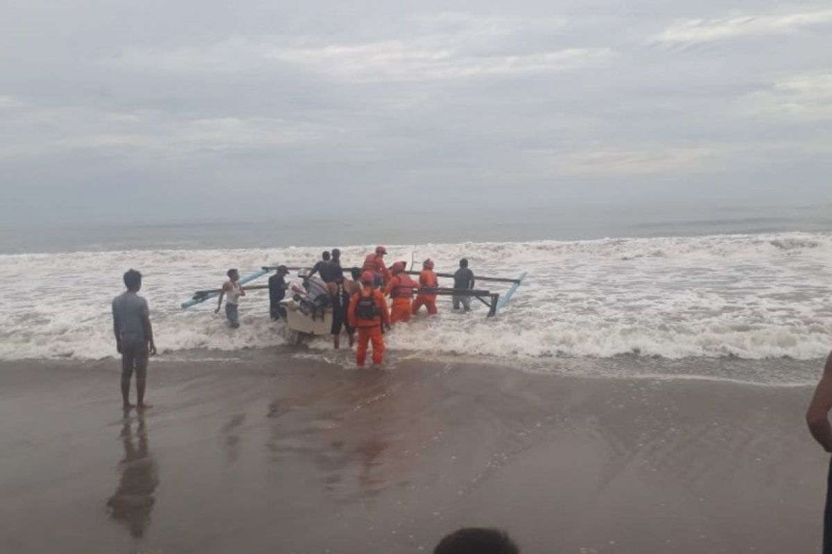 Dua perahu nelayan di Sasak, Sumatera Barat kembali tenggelam lima ABK hilang