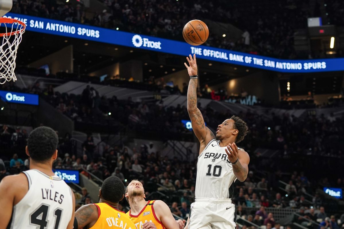 DeRozan cetak 38 angka saat Spurs kalahkan Jazz