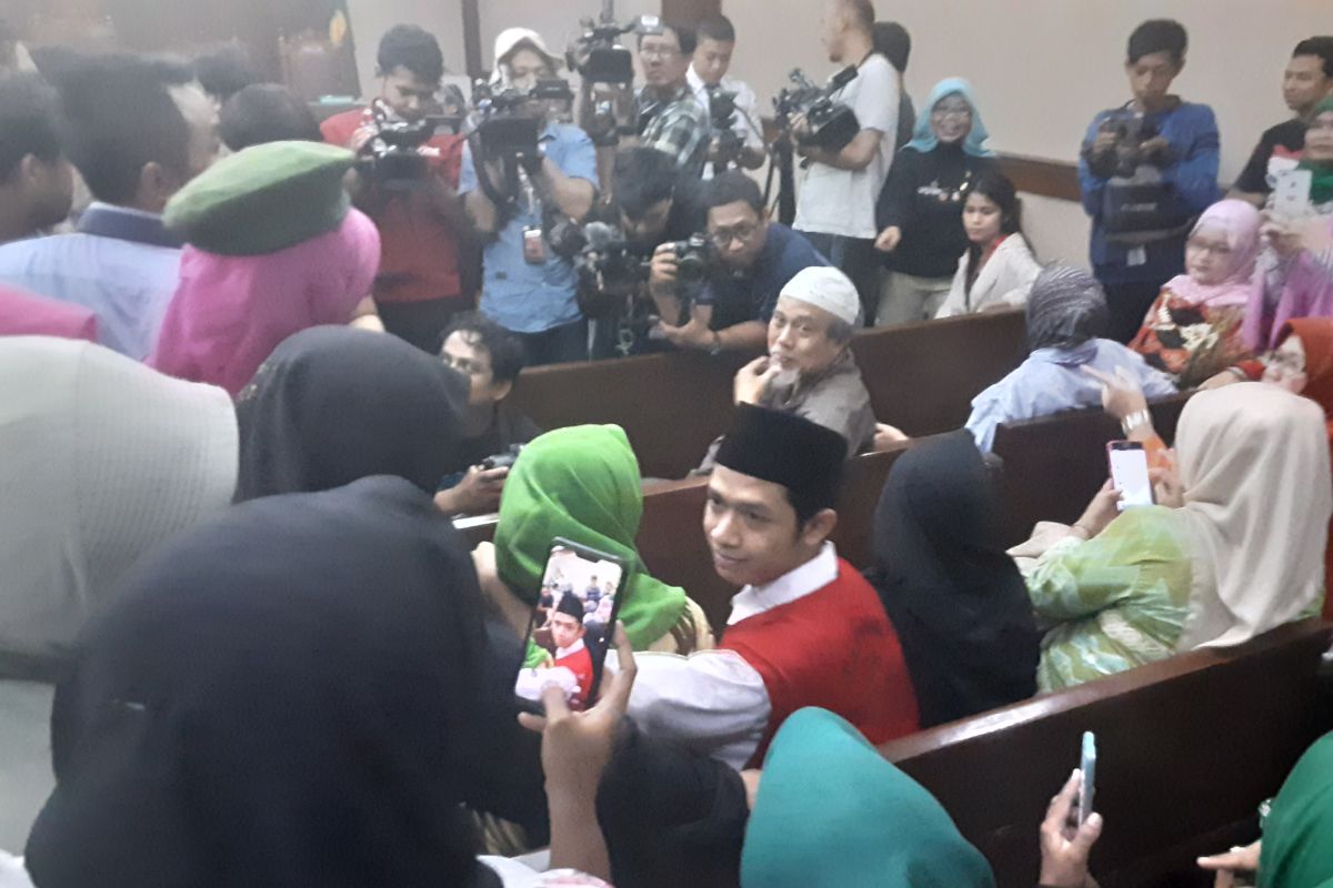 Pengunjung sesaki ruang sidang jelang putusan Luthfi