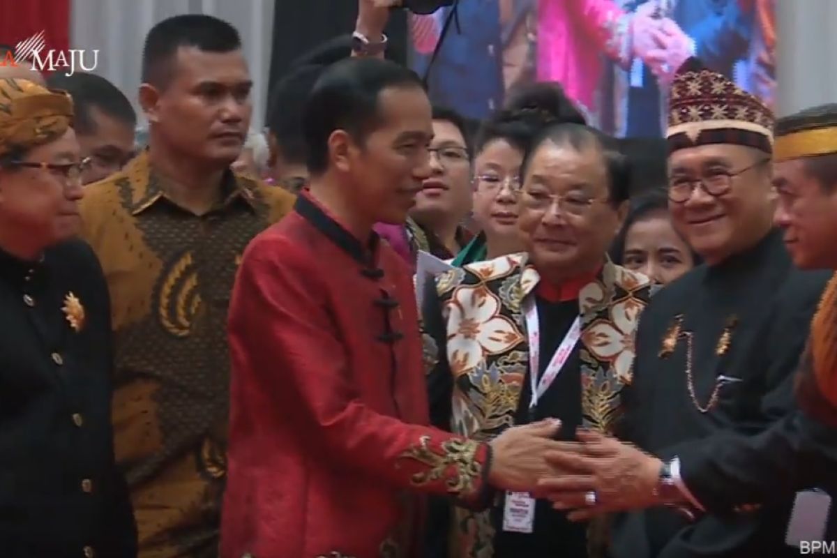 Presiden Jokowi kenakan Cheongsam saat hadiri perayaan Imlek nasional