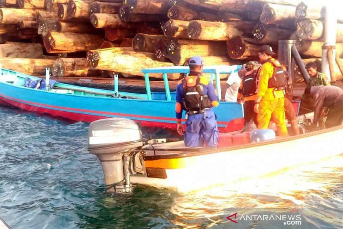 Evakuasi tiga nelayan di Pulau Mengge, Sarmi dilakukan tim SAR