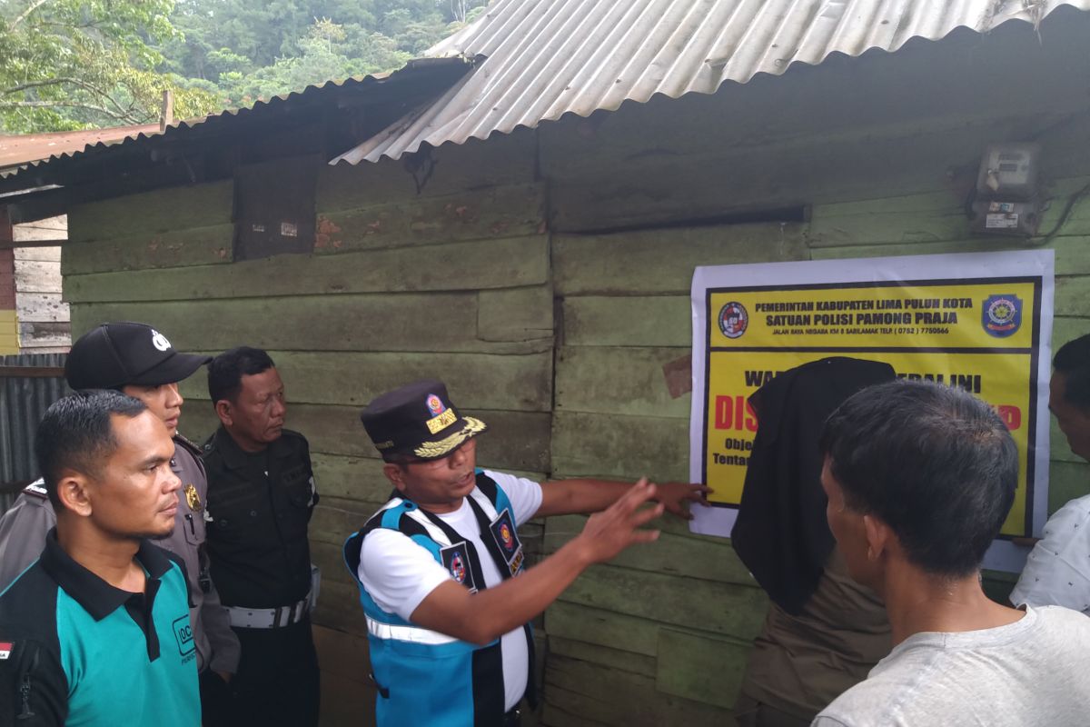 Resahkan masyarakat, Tim SK4 Limapuluh Kota segel kedai tuak di Piladang