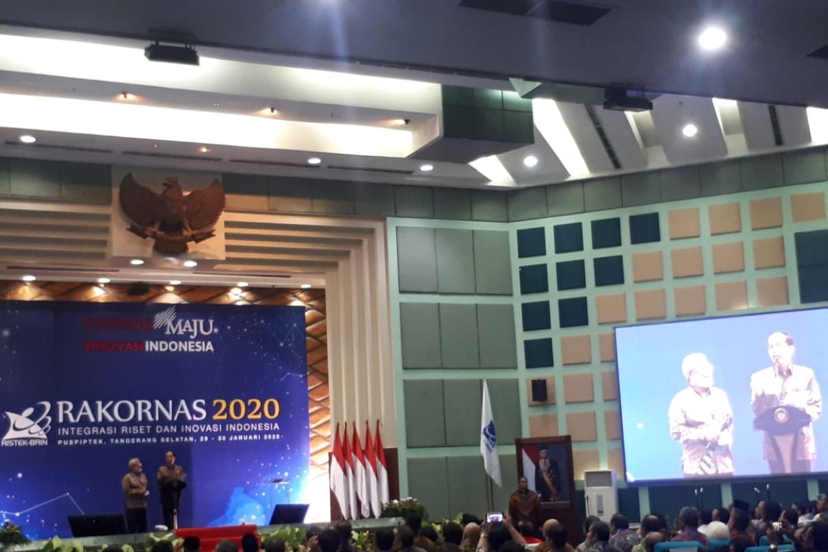 Presiden Joko Widodo  minta Pertamina tambah dana pengembangan Katalis Nasional
