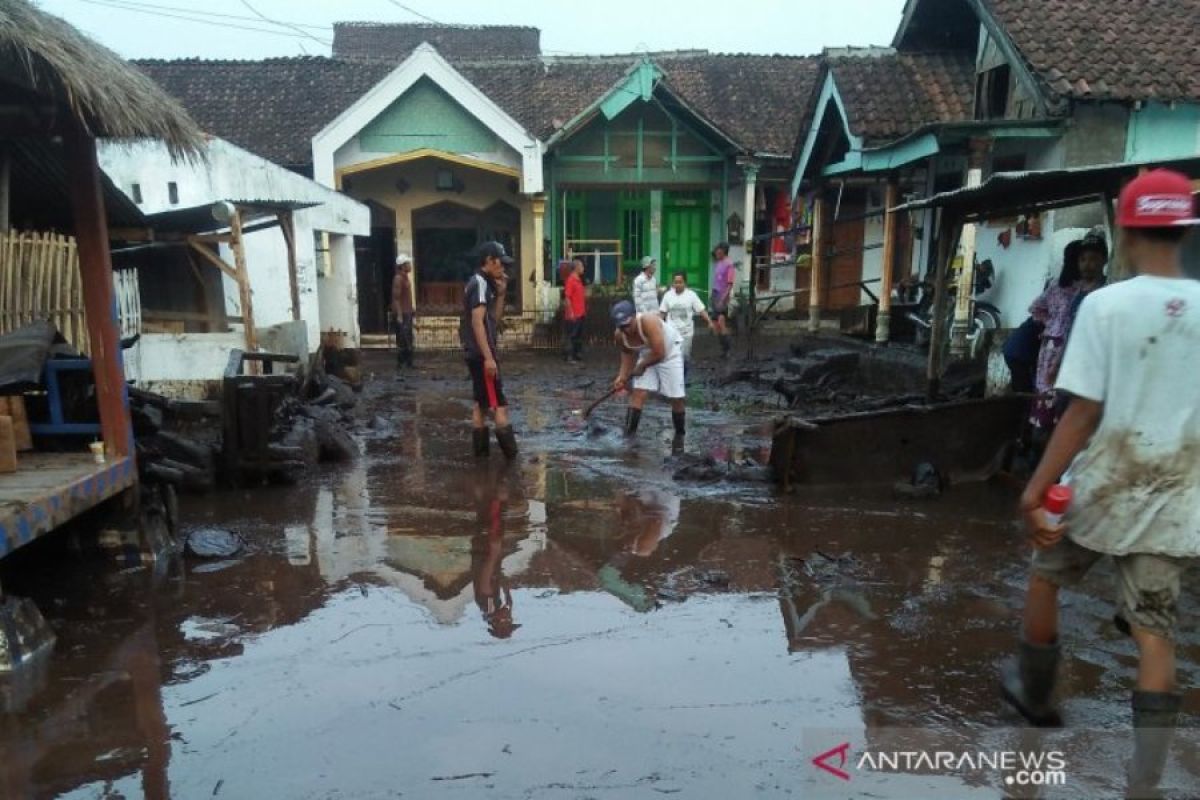 Banjir bandang kembali menerjang ratusan rumah di Bondowoso