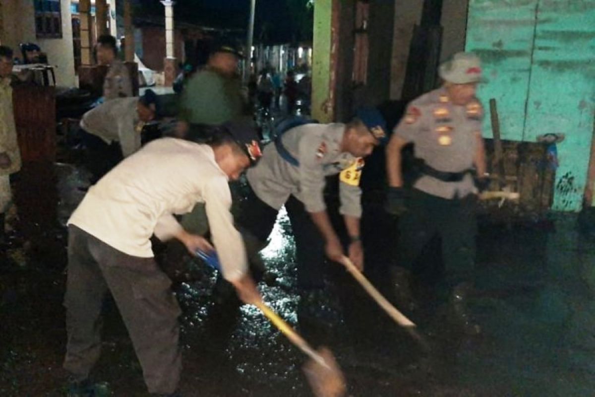 Polda Jatim kirim personel bantu evakuasi korban banjir Bondowoso