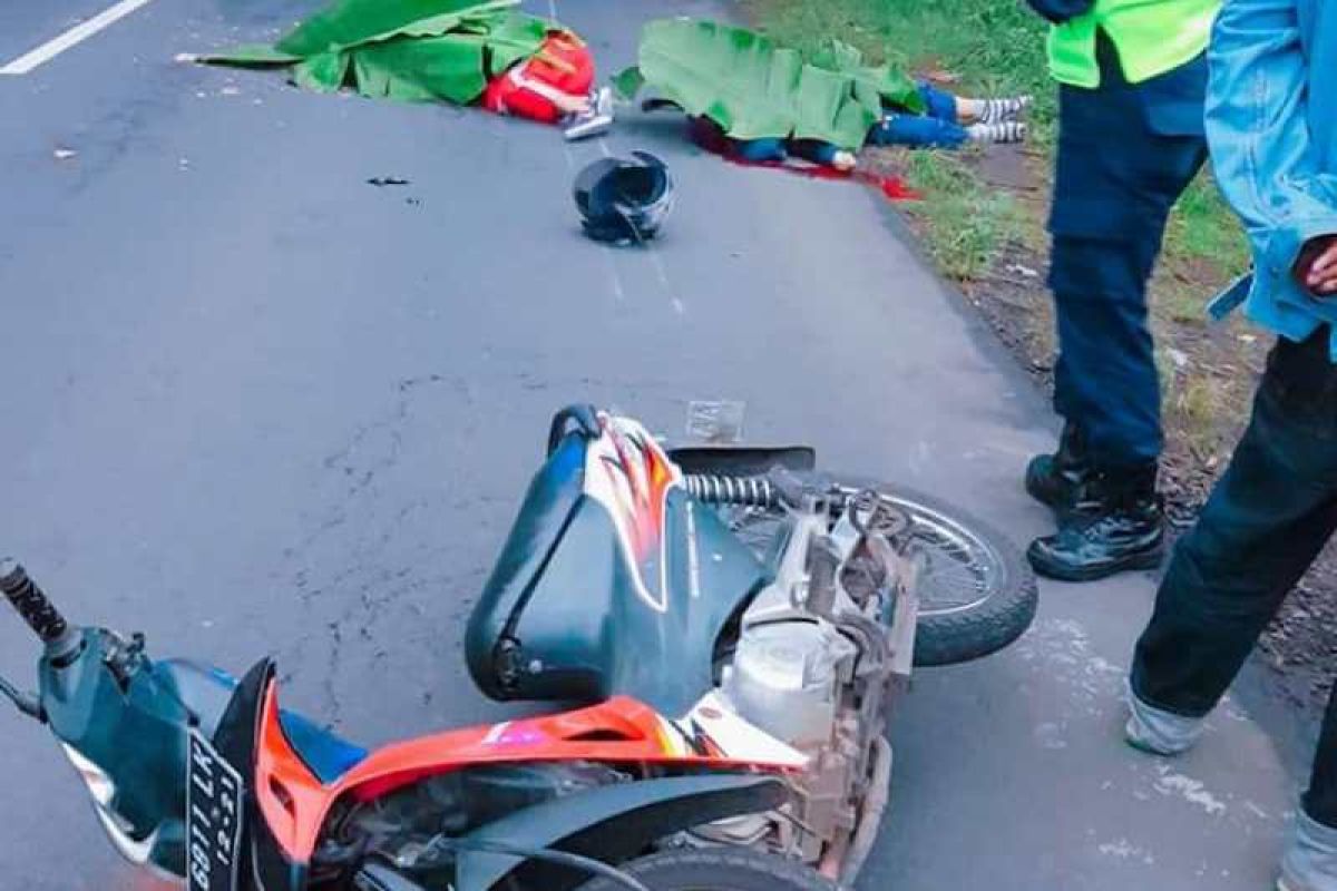 Berboncengan mengendarai sepeda motor, ibu dan anak korban tabrak lari meninggal di tempat