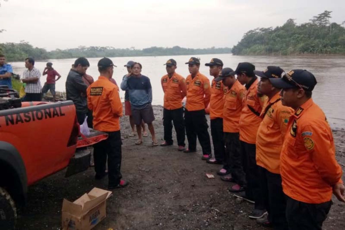 Penambang pasir tenggelam di Sungai Serayu, SAR Cilacap telusuri lokasi