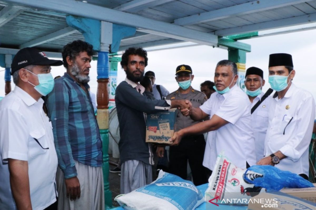 Pemkab Aceh Barat salurkan bantuan makanan untuk WNA Iran