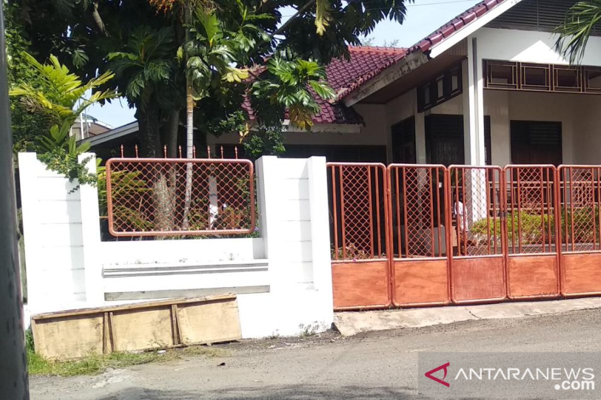 Rumah pribadi Bupati Solok Selatan di Padang sepi setelah resmi ditahan KPK
