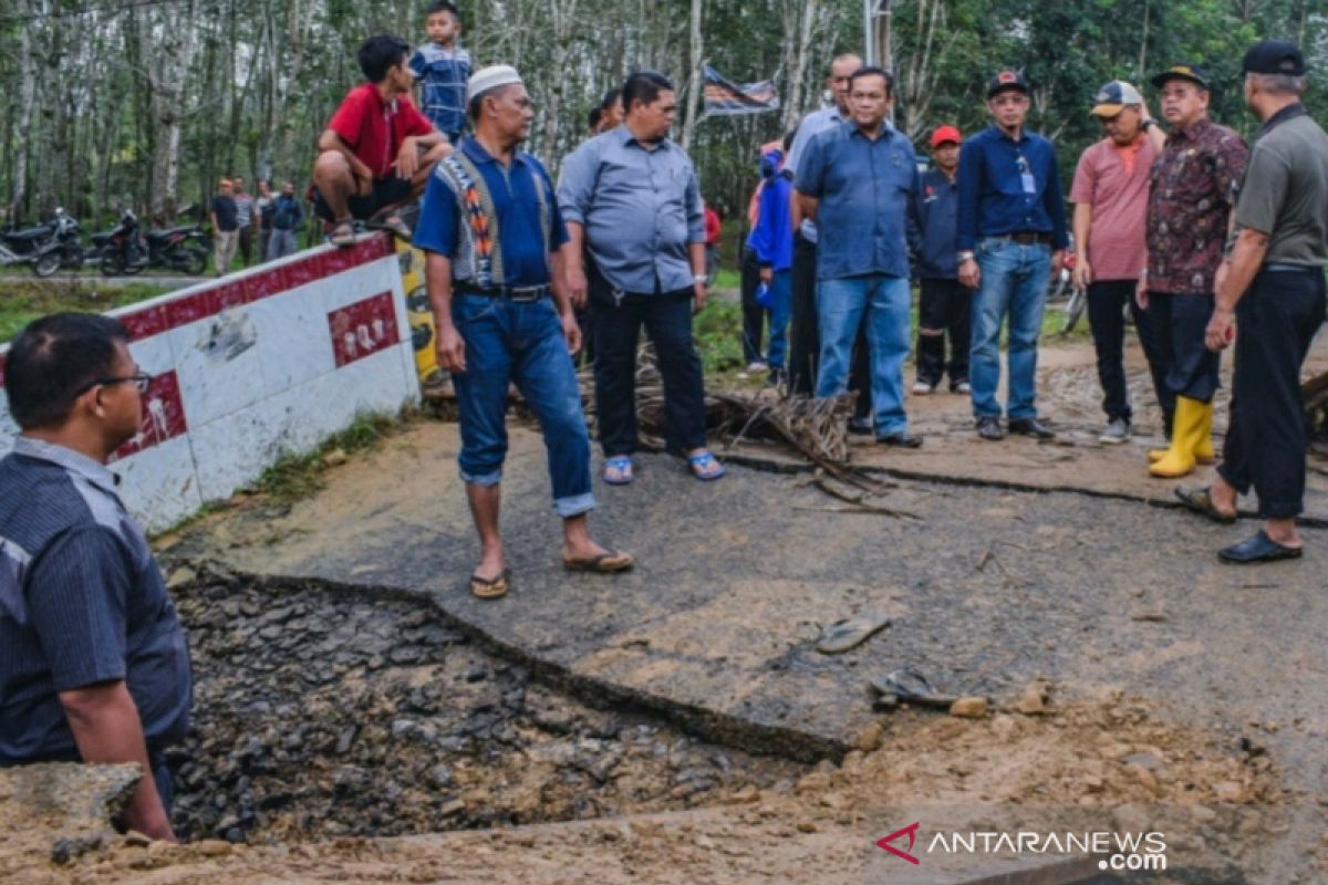 Wakil Wali Kota tinjau sejumlah titik bencana banjir di Padangsidimpuan