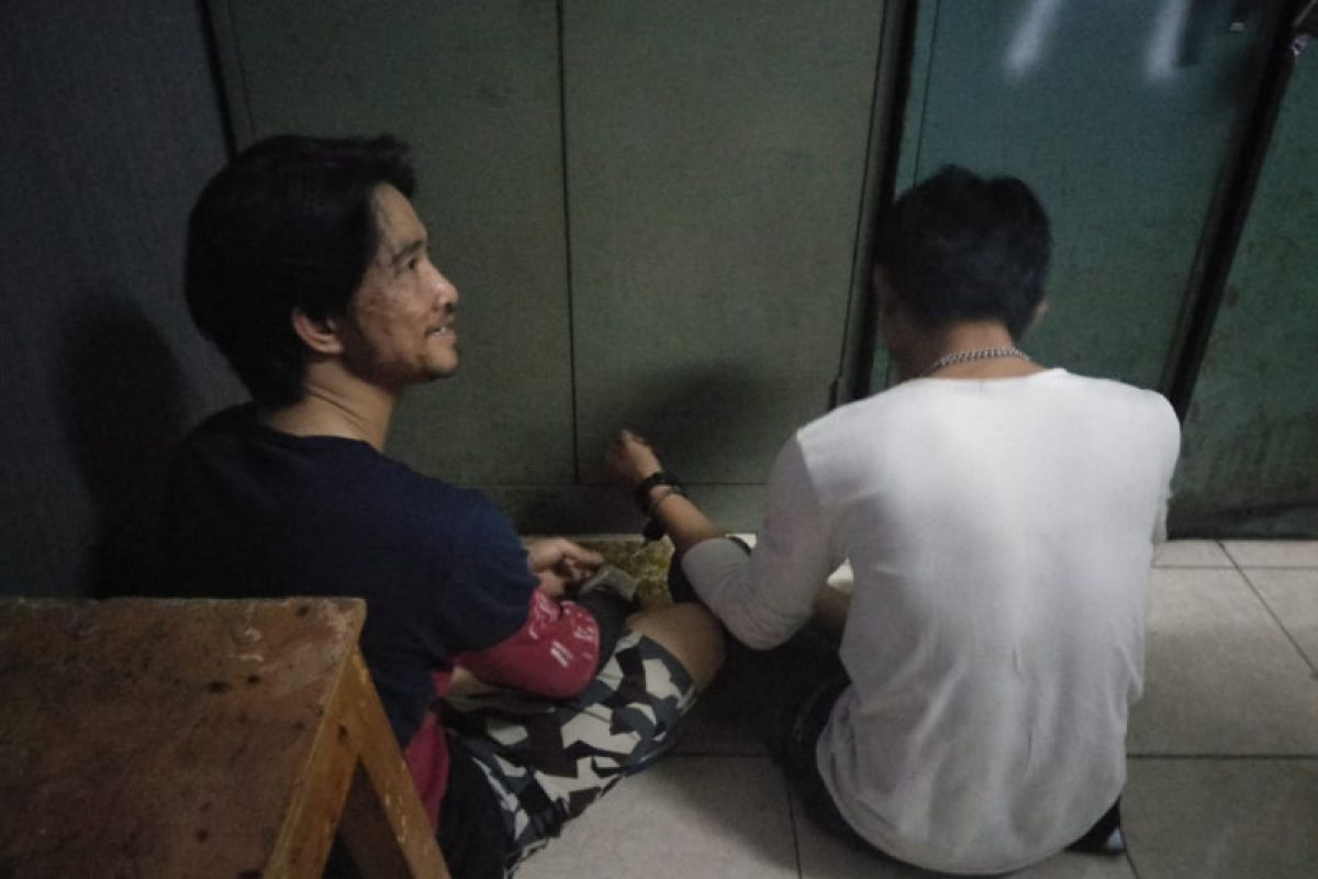Tim Rajawali Polrestro Jakarta Timur tangkap pedagang obat ilegal