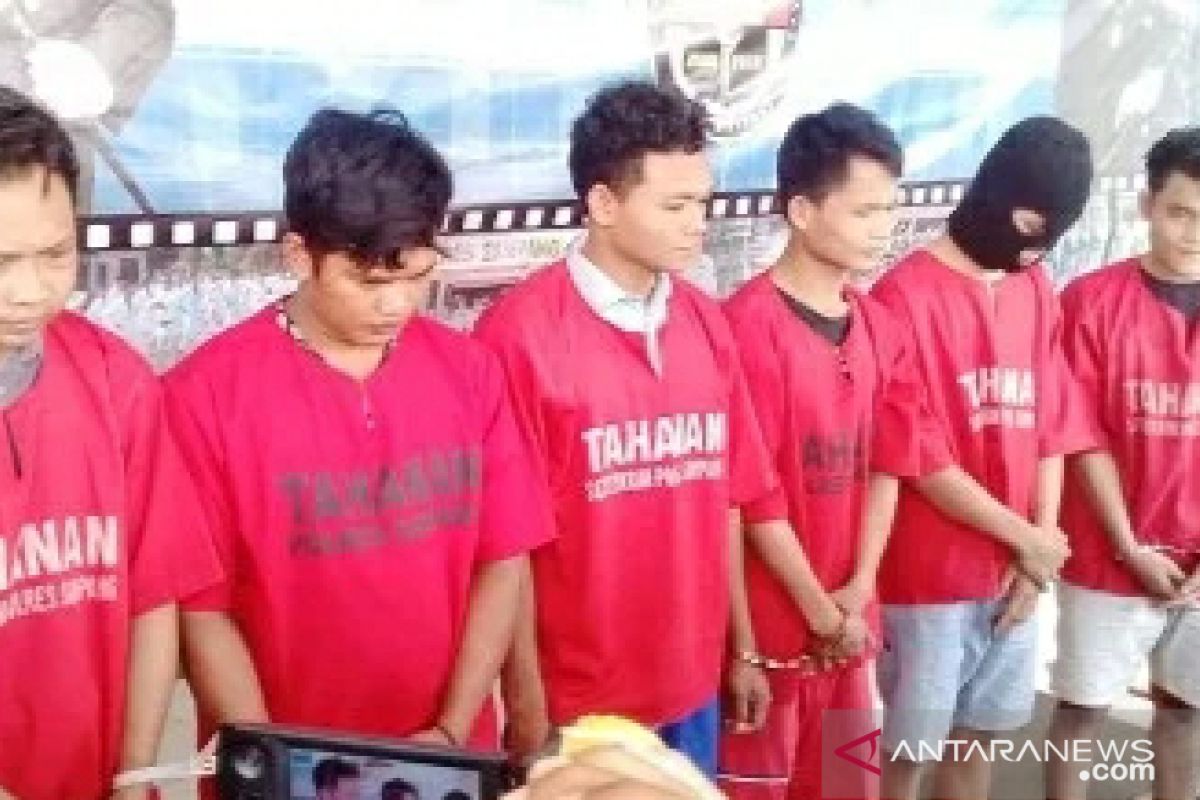 Polisi ringkus enam tersangka pencabulan gadis 17 tahun di Sampang