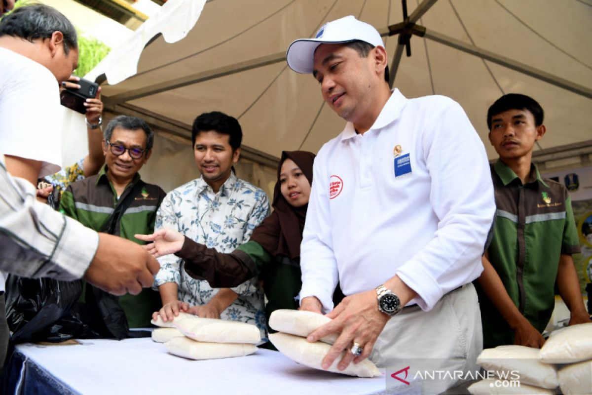 RMI kembali gelontorkan gula satu ton untuk tekan harga di Surabaya