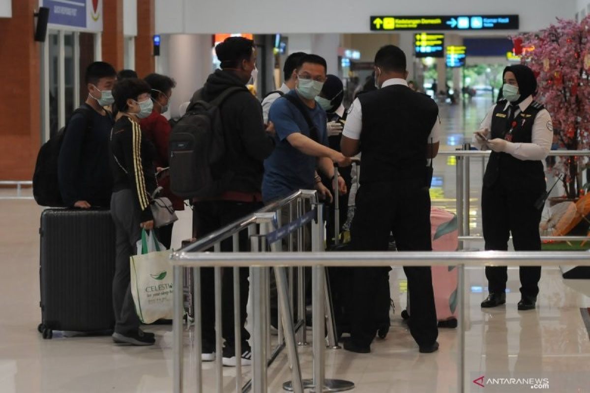 Maskapai penerbangan di berbagai negara hentikan rute ke China