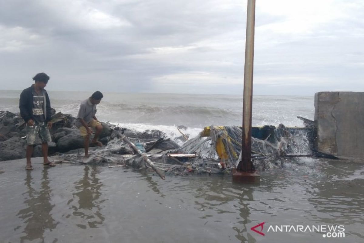 15 kapal nelayan Agam, Sumatera Barat rusak dihantam gelombang