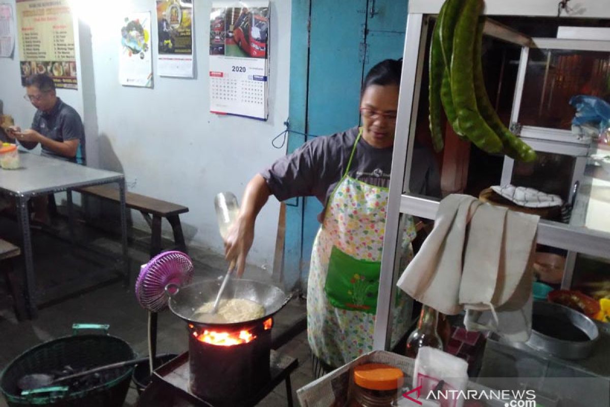 Kisah "Bakmi Pak Min" dan  Wan King