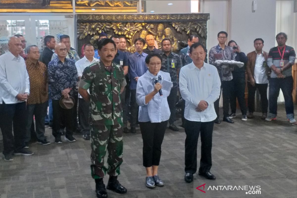 Pesawat tim penjemput WNI membawa bantuan untuk pemerintah China